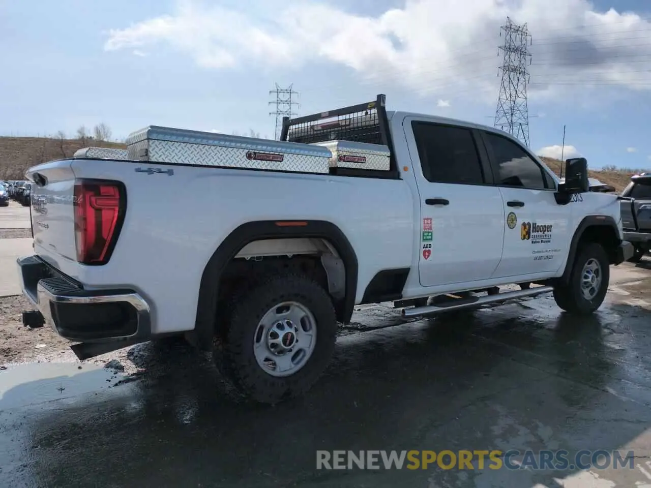 3 Photograph of a damaged car 1GT19LE73LF229789 GMC SIERRA 2020