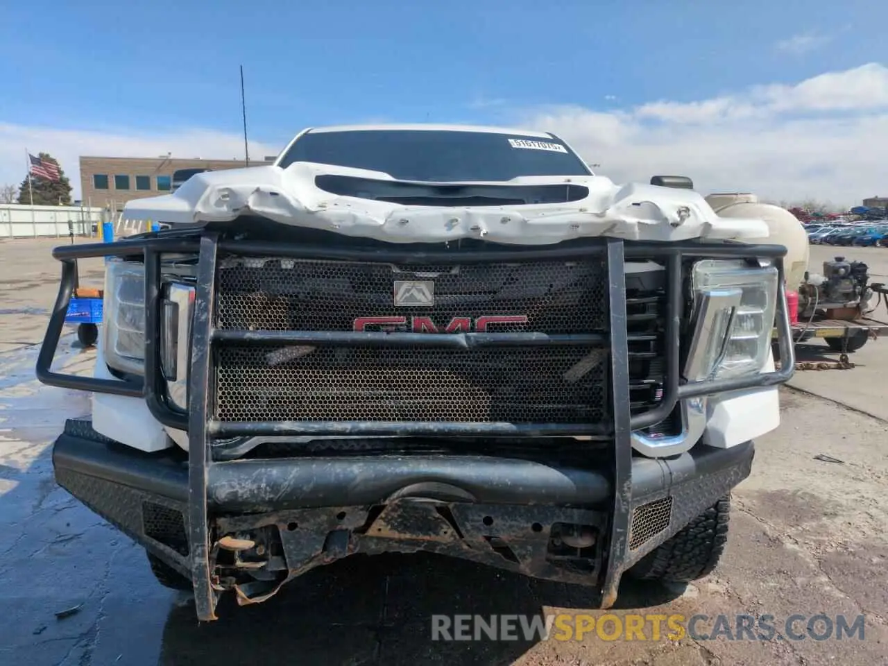 5 Photograph of a damaged car 1GT19LE73LF229789 GMC SIERRA 2020