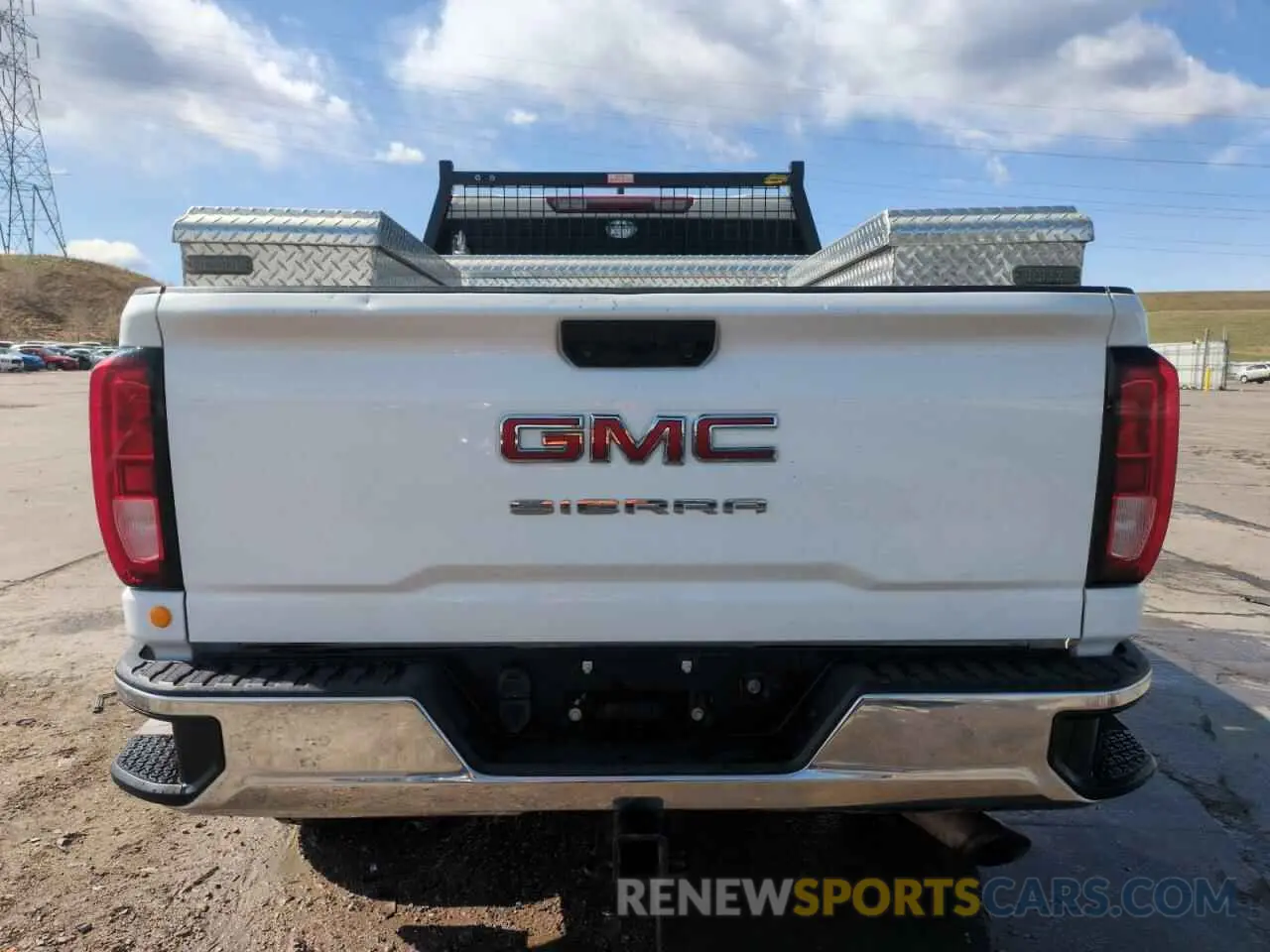 6 Photograph of a damaged car 1GT19LE73LF229789 GMC SIERRA 2020