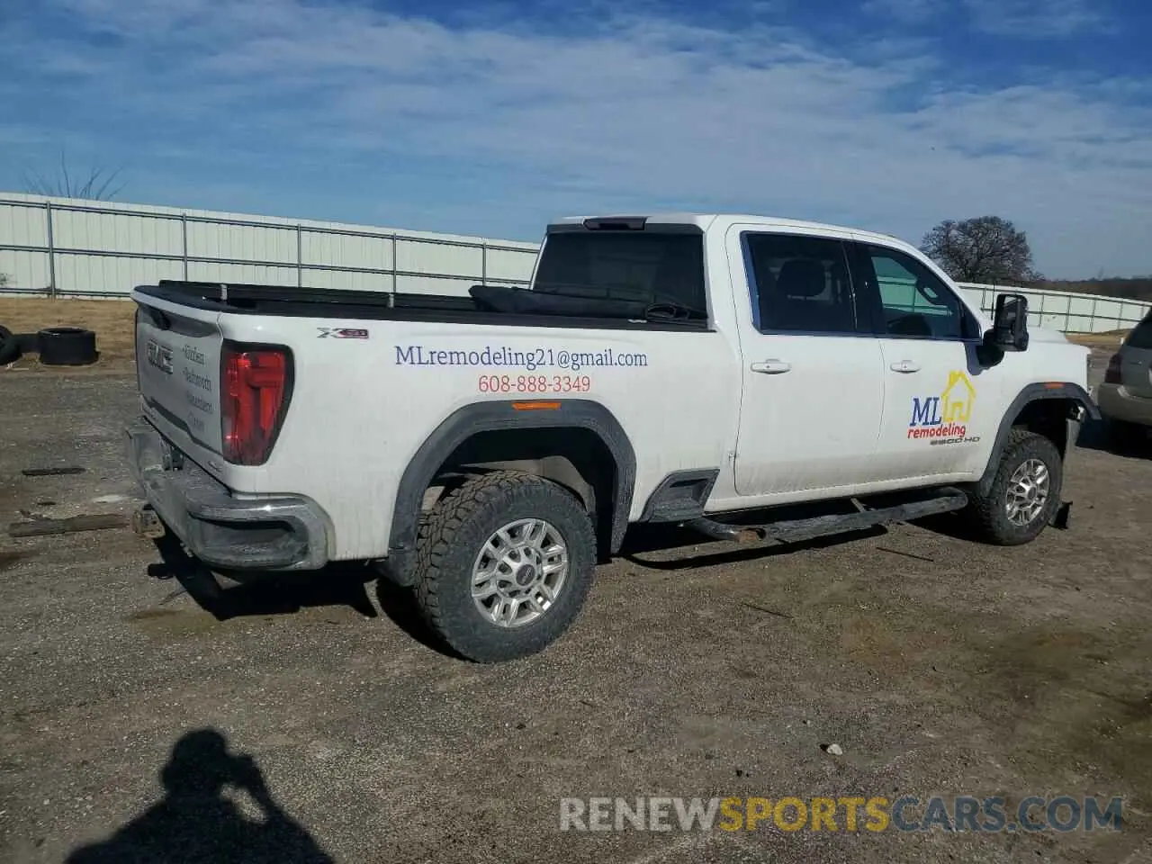 3 Photograph of a damaged car 1GT19ME78LF188372 GMC SIERRA 2020
