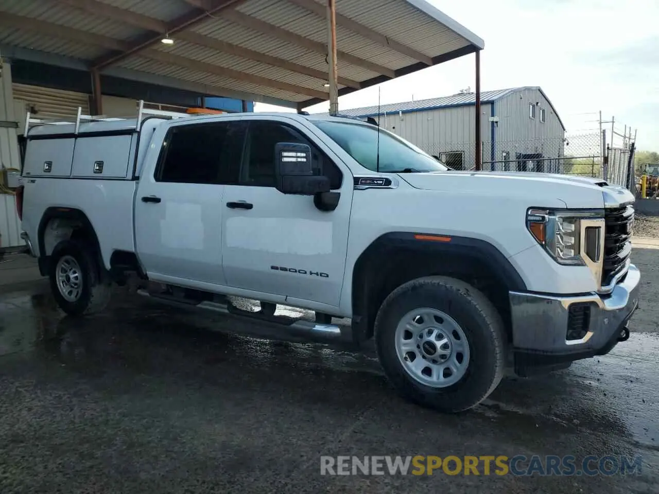 4 Photograph of a damaged car 1GT49LE75LF119579 GMC SIERRA 2020