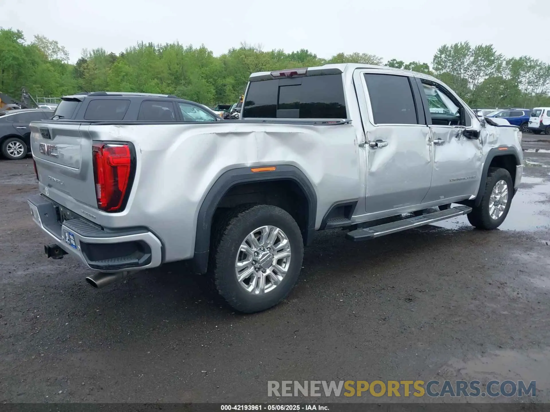 4 Photograph of a damaged car 1GT49RE79LF285364 GMC SIERRA 2020