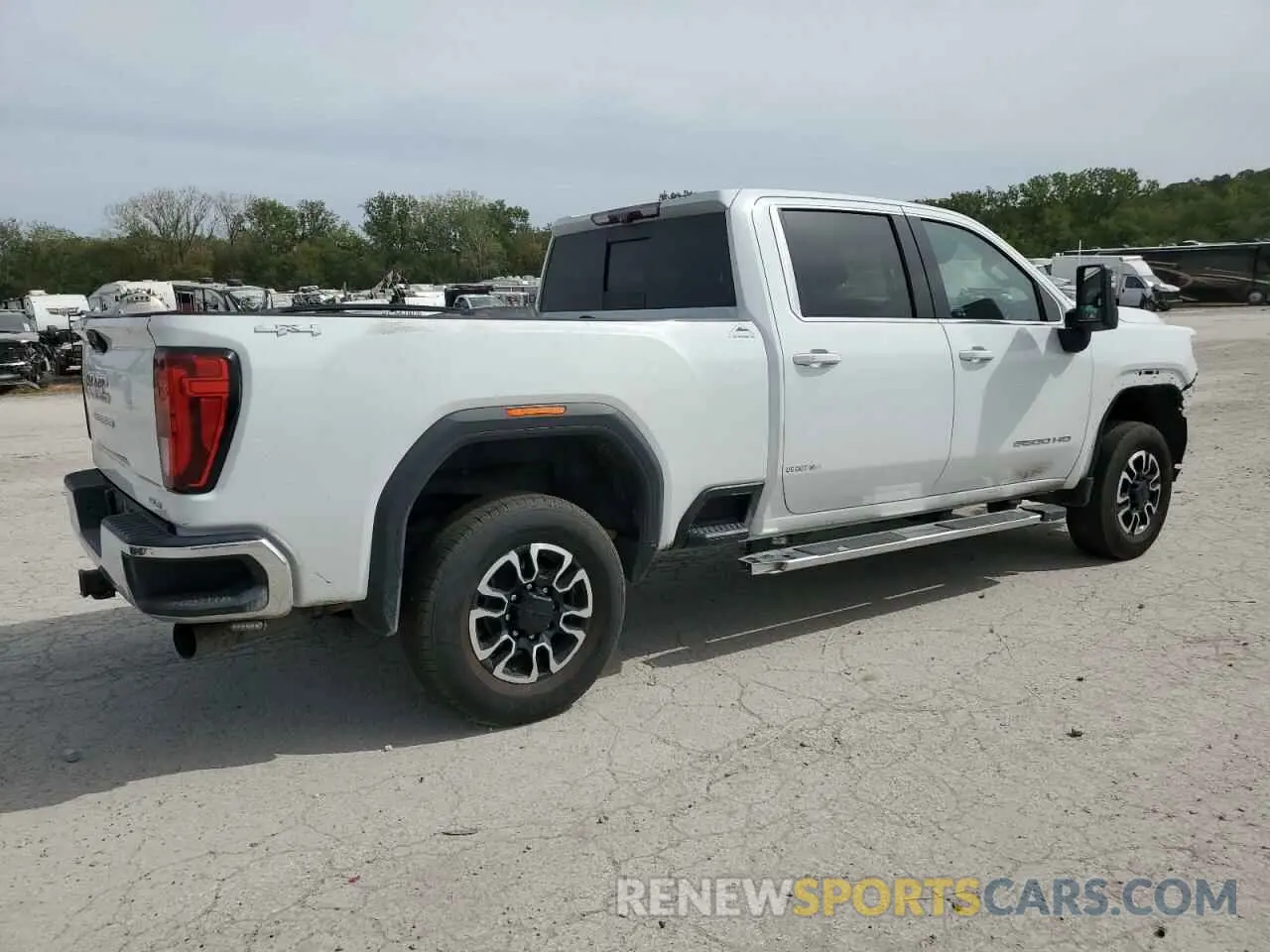 3 Photograph of a damaged car 1GT49TEY7LF215223 GMC SIERRA 2020