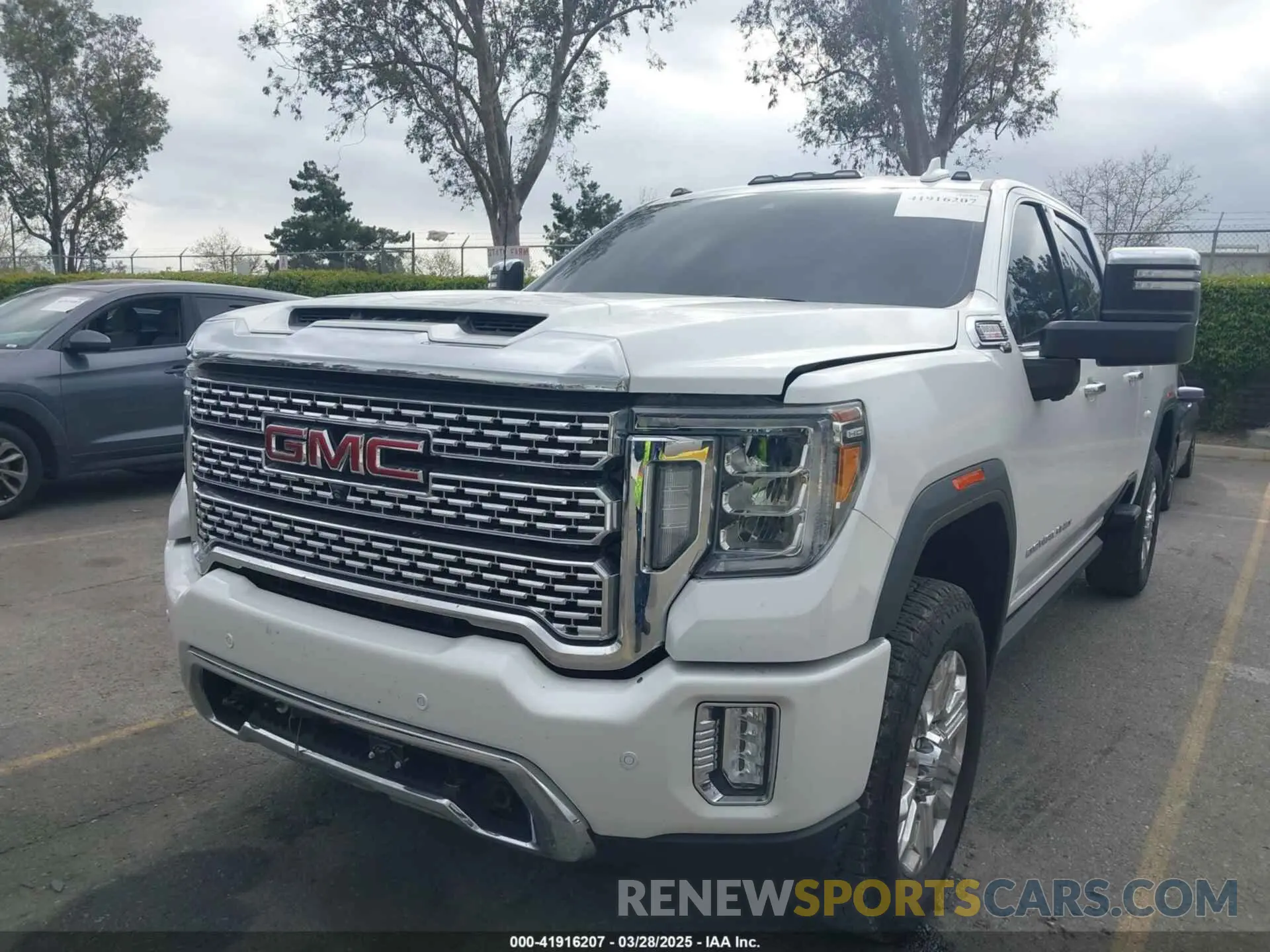 11 Photograph of a damaged car 1GT49WEY7LF336786 GMC SIERRA 2020