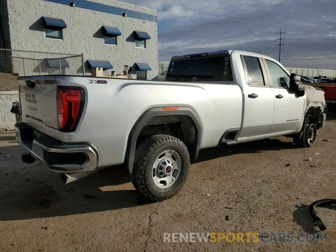 3 Photograph of a damaged car 1GT59LEY7LF209622 GMC SIERRA 2020