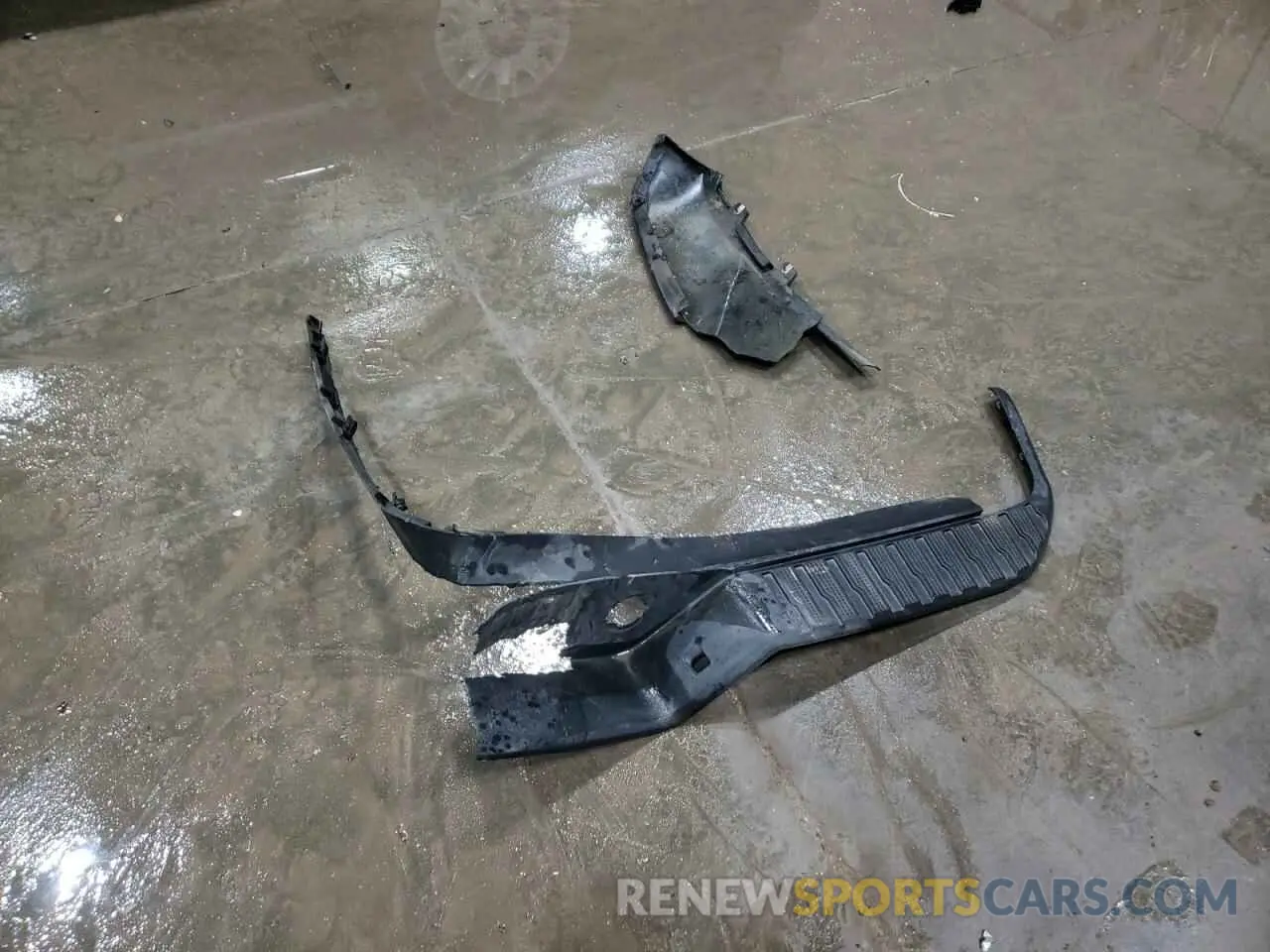 13 Photograph of a damaged car 1GTR8CEK2LZ152180 GMC SIERRA 2020