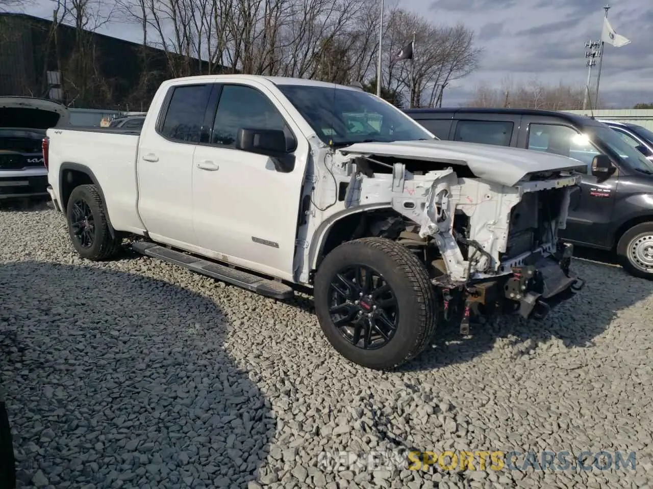 4 Photograph of a damaged car 1GTR9CEK6LZ166273 GMC SIERRA 2020