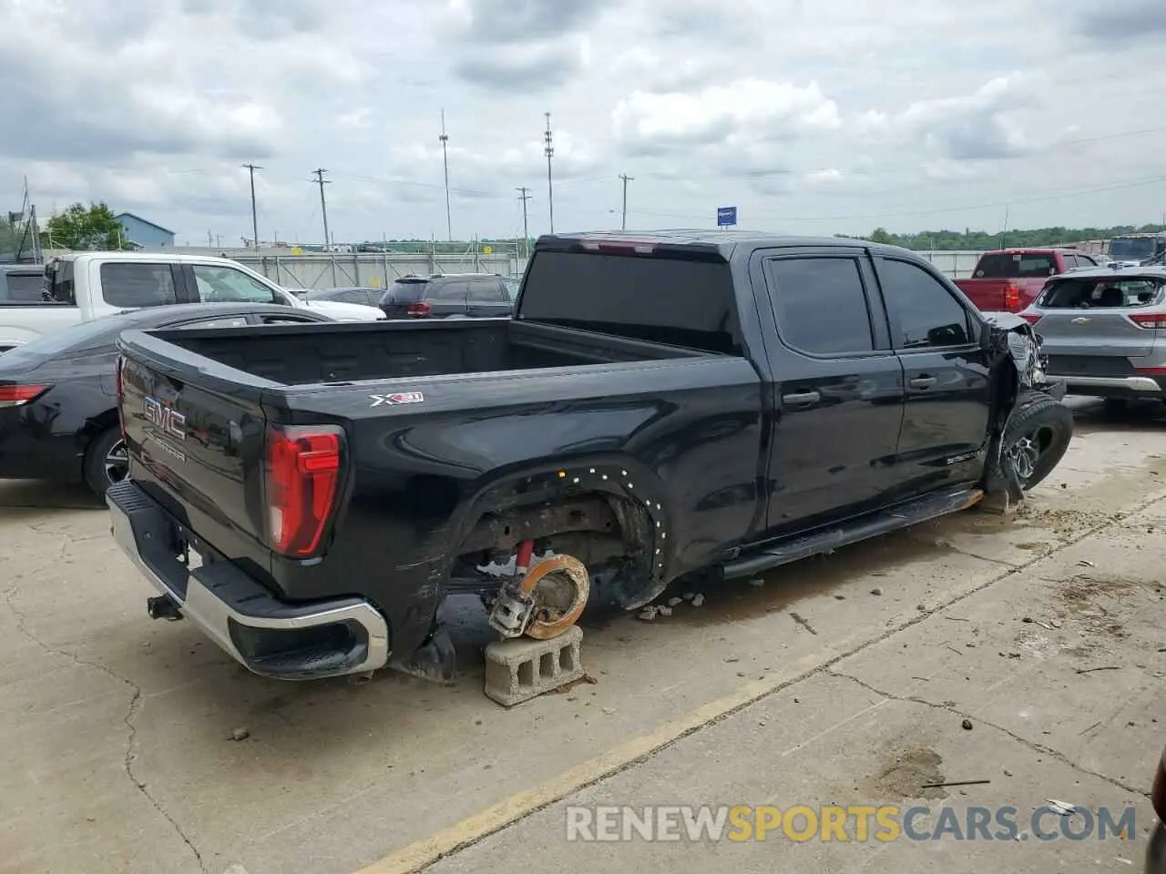 3 Photograph of a damaged car 1GTU9AEF8LZ209433 GMC SIERRA 2020