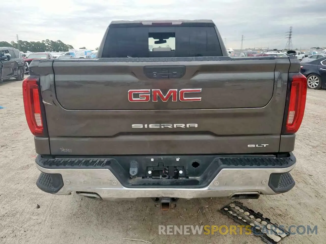 6 Photograph of a damaged car 1GTU9DED5LZ142452 GMC SIERRA 2020