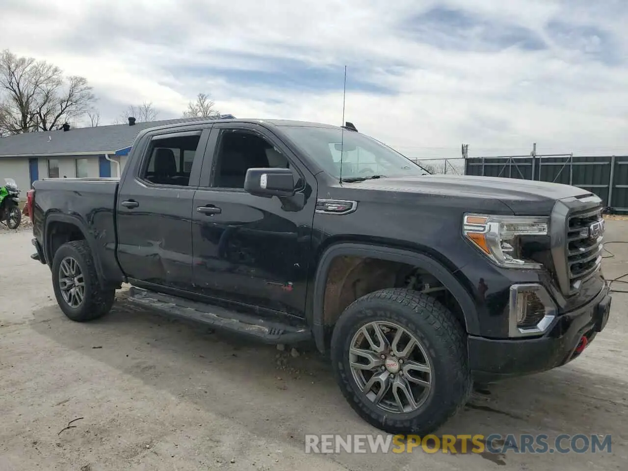 4 Photograph of a damaged car 1GTU9EET9LZ348774 GMC SIERRA 2020
