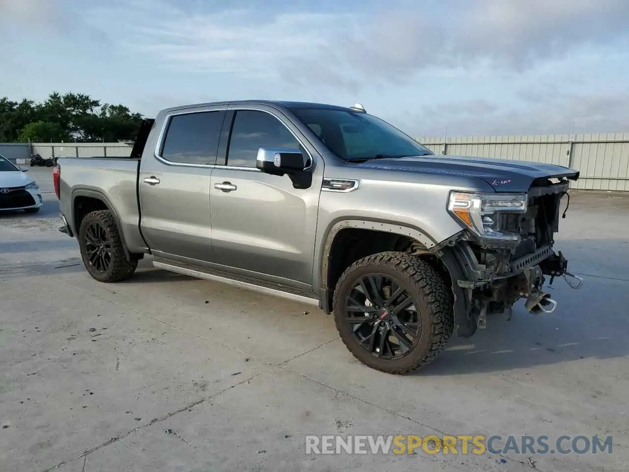 4 Photograph of a damaged car 1GTU9FET6LZ290807 GMC SIERRA 2020