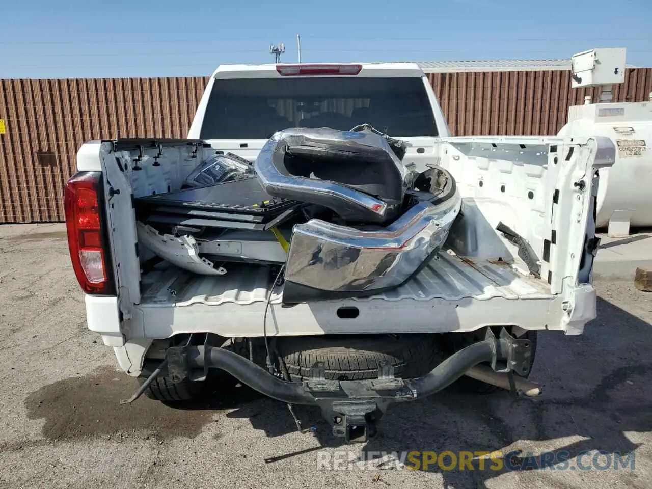 6 Photograph of a damaged car 3GTU8BED0LG323322 GMC SIERRA 2020