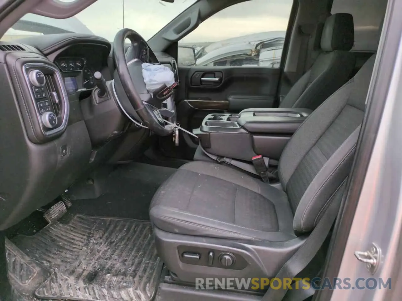 7 Photograph of a damaged car 3GTU9BET1LG301799 GMC SIERRA 2020