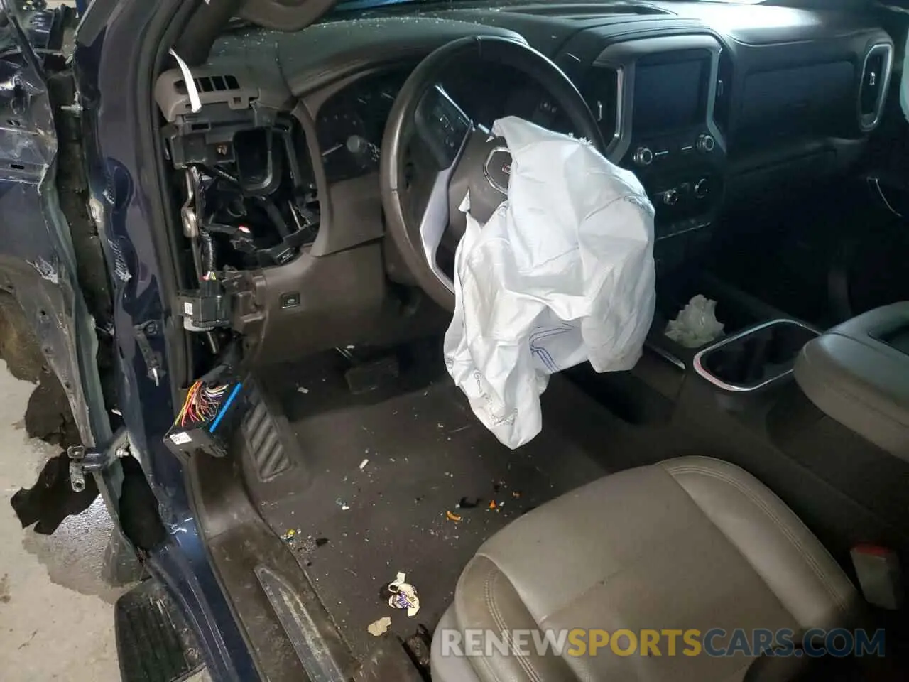 8 Photograph of a damaged car 3GTU9DED2LG111014 GMC SIERRA 2020