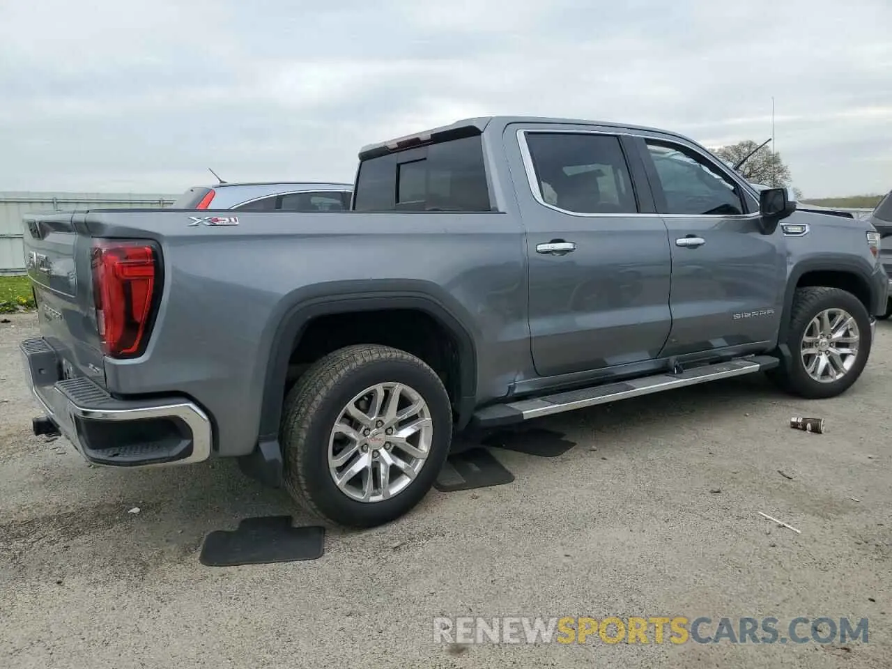 3 Photograph of a damaged car 3GTU9DET2LG431084 GMC SIERRA 2020