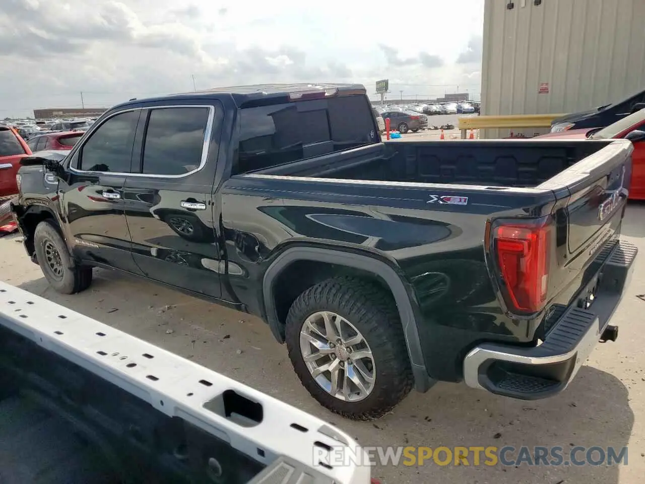 2 Photograph of a damaged car 3GTU9DET8LG286472 GMC SIERRA 2020