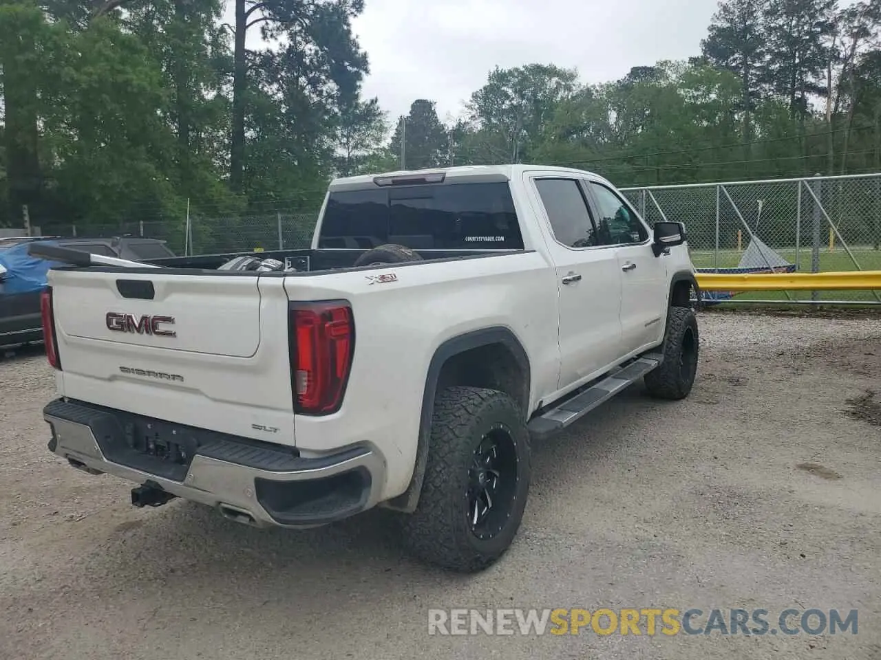 3 Photograph of a damaged car 3GTU9DETXLG278759 GMC SIERRA 2020