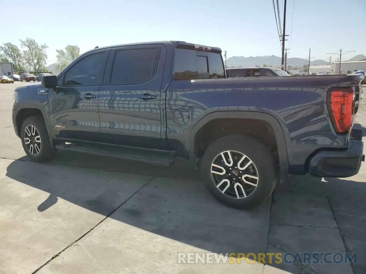 2 Photograph of a damaged car 3GTU9EET4LG330697 GMC SIERRA 2020