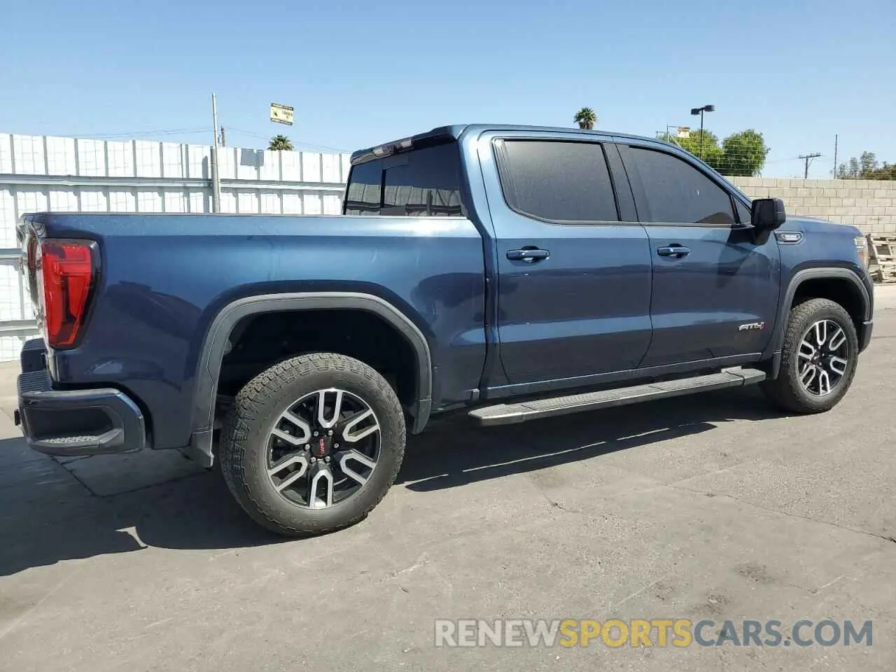 3 Photograph of a damaged car 3GTU9EET4LG330697 GMC SIERRA 2020