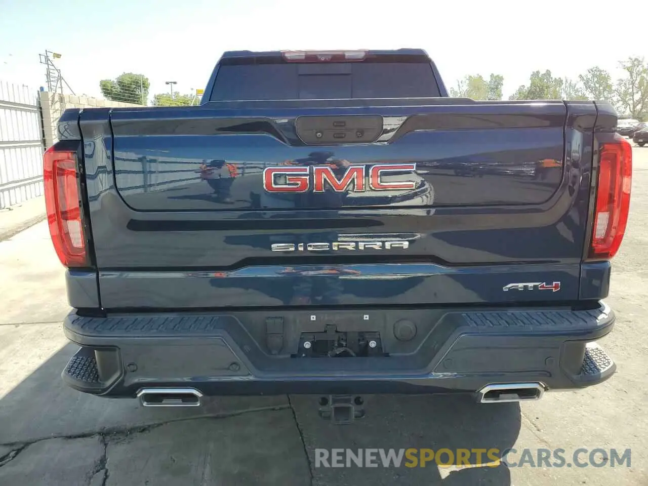 6 Photograph of a damaged car 3GTU9EET4LG330697 GMC SIERRA 2020