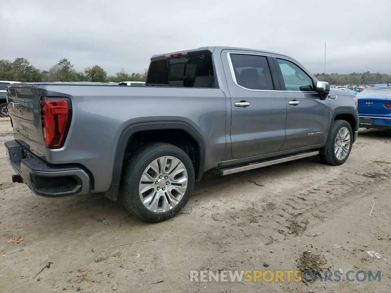 3 Photograph of a damaged car 3GTU9FEL7LG368558 GMC SIERRA 2020