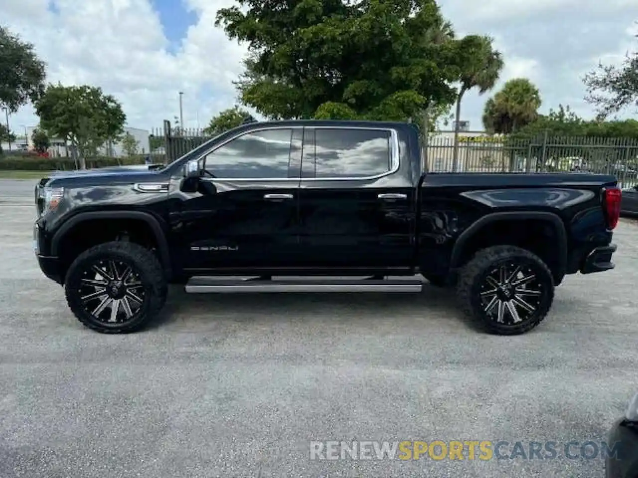 12 Photograph of a damaged car 3GTU9FET2LG449385 GMC SIERRA 2020