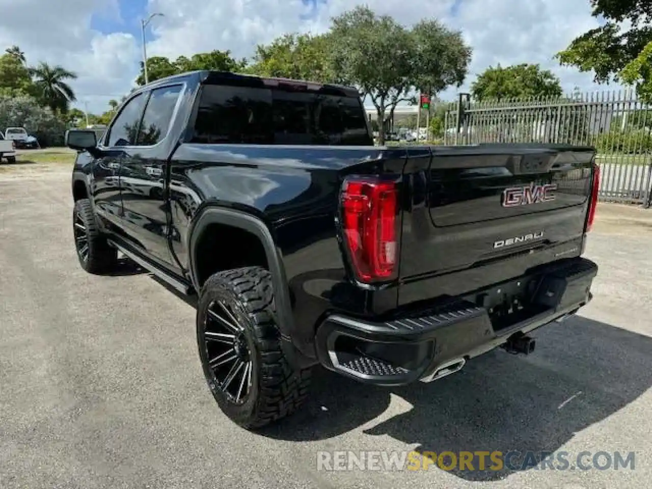 2 Photograph of a damaged car 3GTU9FET2LG449385 GMC SIERRA 2020