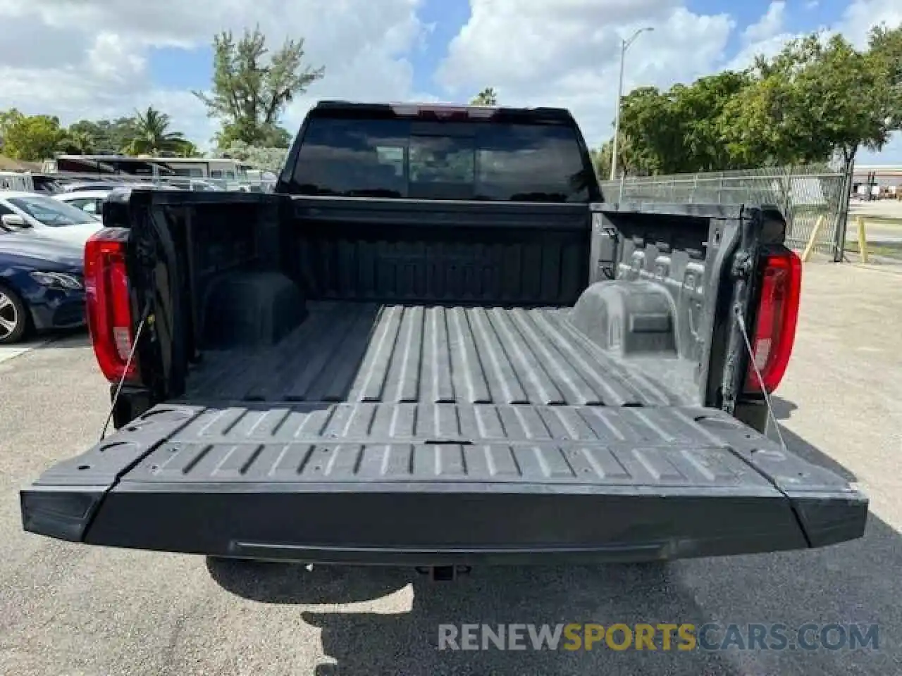 6 Photograph of a damaged car 3GTU9FET2LG449385 GMC SIERRA 2020