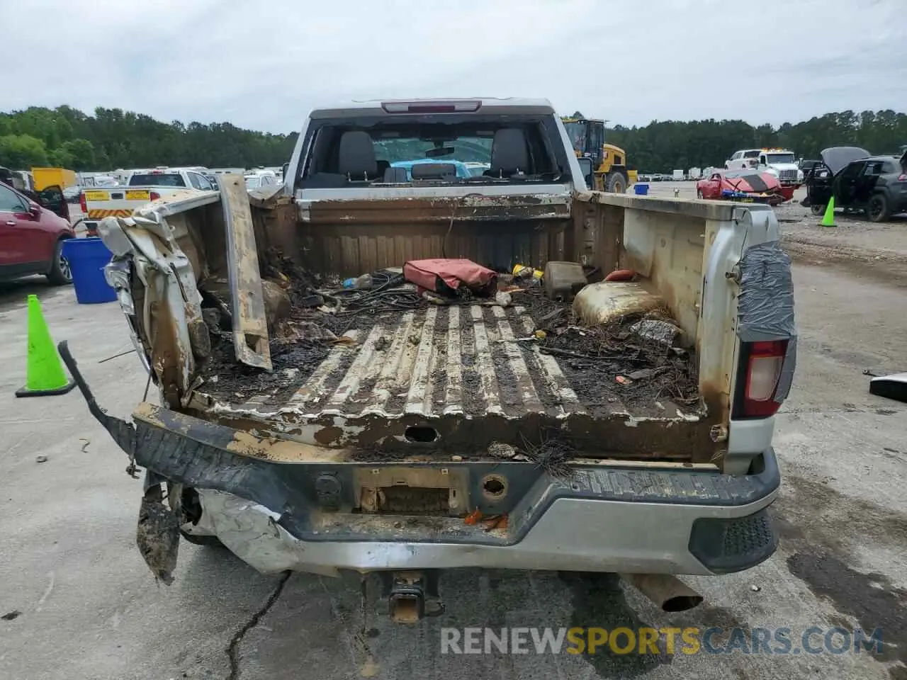 6 Photograph of a damaged car 1GT49LE77MF167585 GMC SIERRA 2021