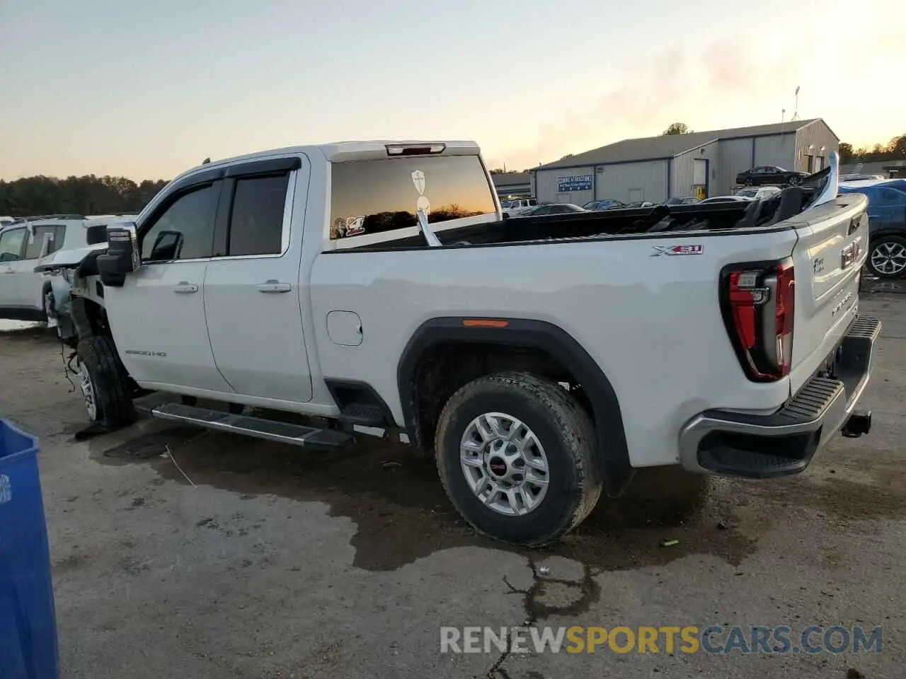 2 Photograph of a damaged car 1GT59MEY0MF124161 GMC SIERRA 2021