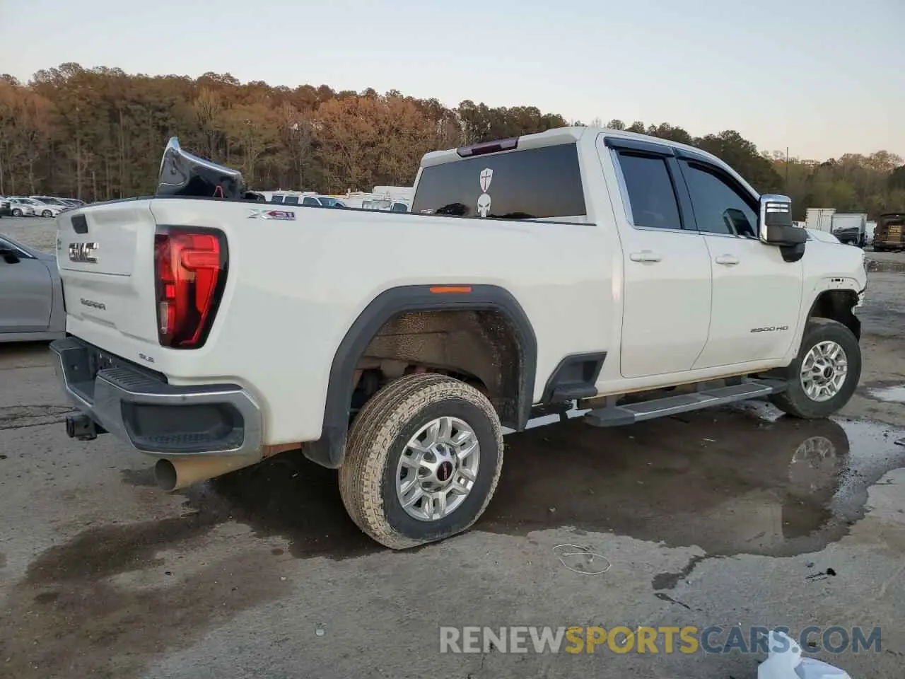 3 Photograph of a damaged car 1GT59MEY0MF124161 GMC SIERRA 2021