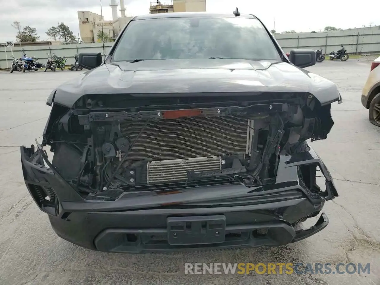 5 Photograph of a damaged car 1GTR8CEK5MZ271679 GMC SIERRA 2021