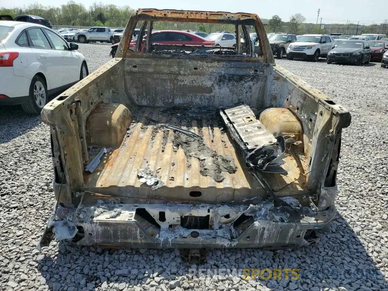 6 Photograph of a damaged car 1GTU9DED5MZ308101 GMC SIERRA 2021