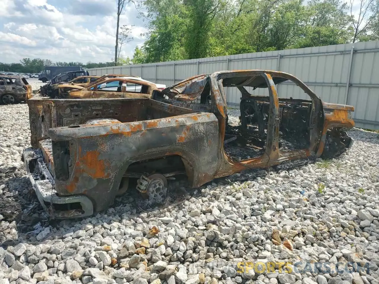 3 Photograph of a damaged car 1GTU9DET5MZ203128 GMC SIERRA 2021
