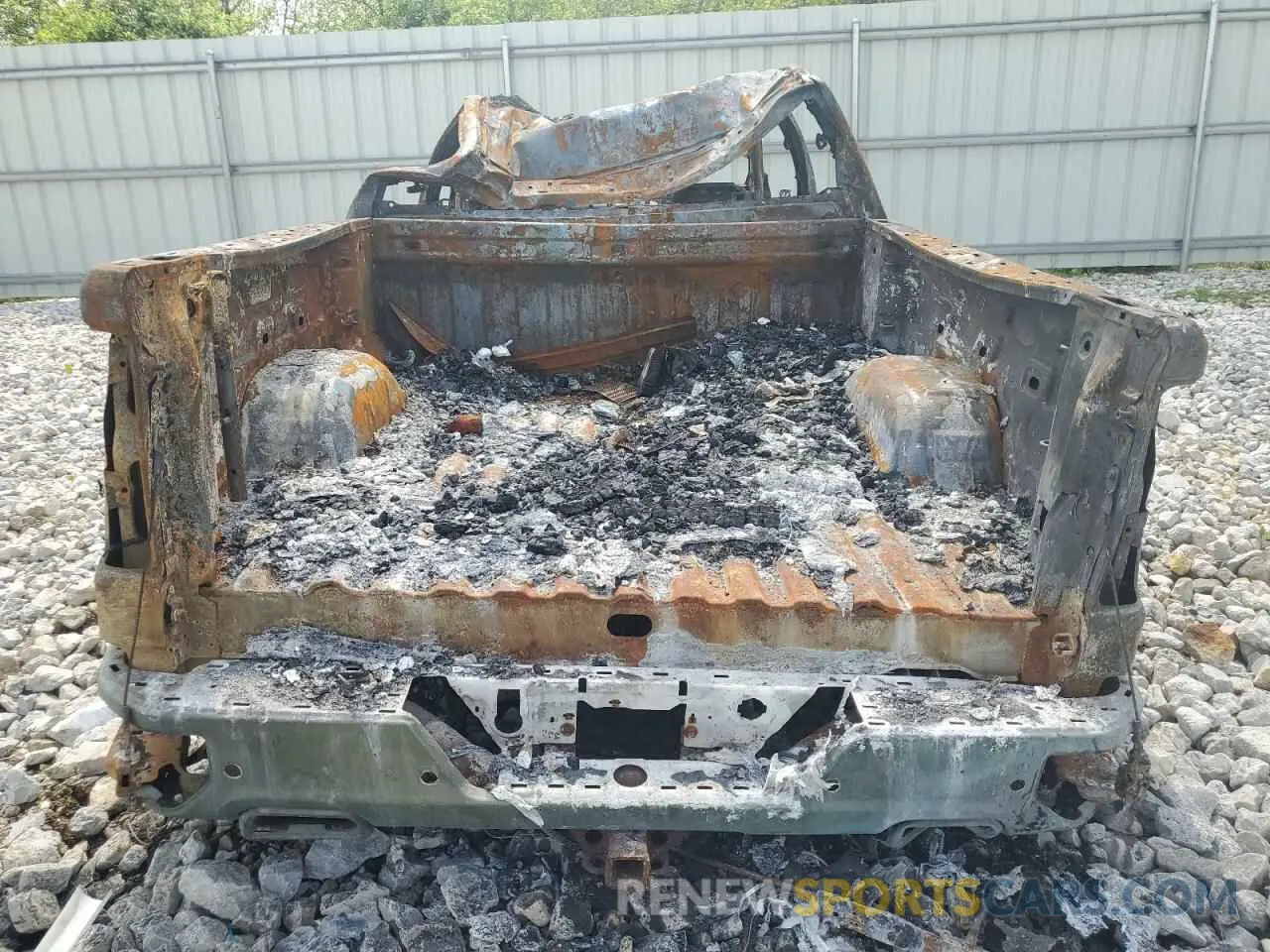 6 Photograph of a damaged car 1GTU9DET5MZ203128 GMC SIERRA 2021