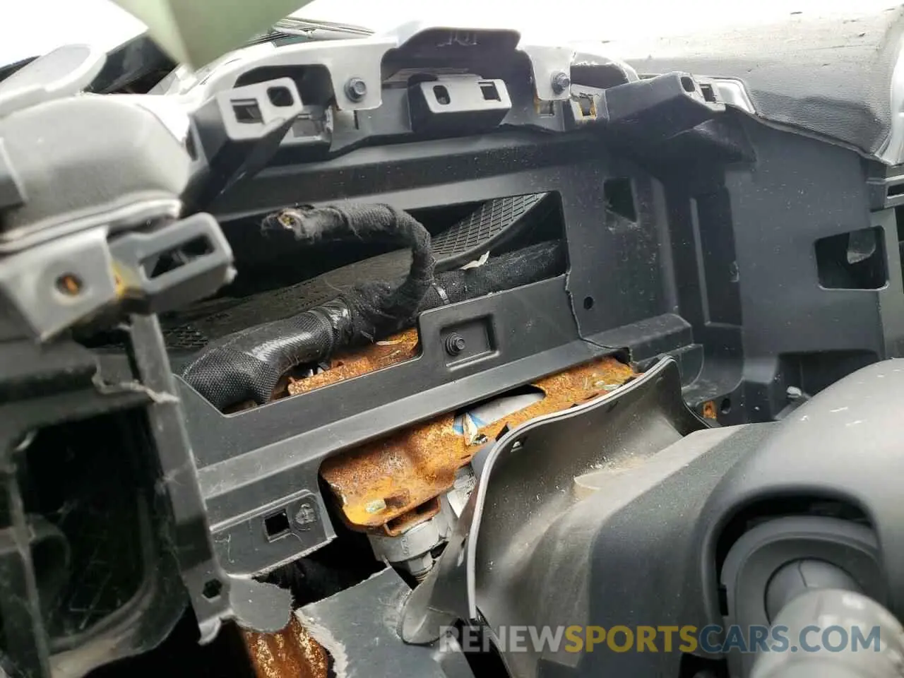 9 Photograph of a damaged car 1GTU9EETXMZ318426 GMC SIERRA 2021
