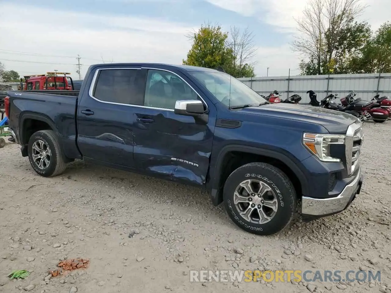 4 Photograph of a damaged car 3GTP9BEK3MG109998 GMC SIERRA 2021