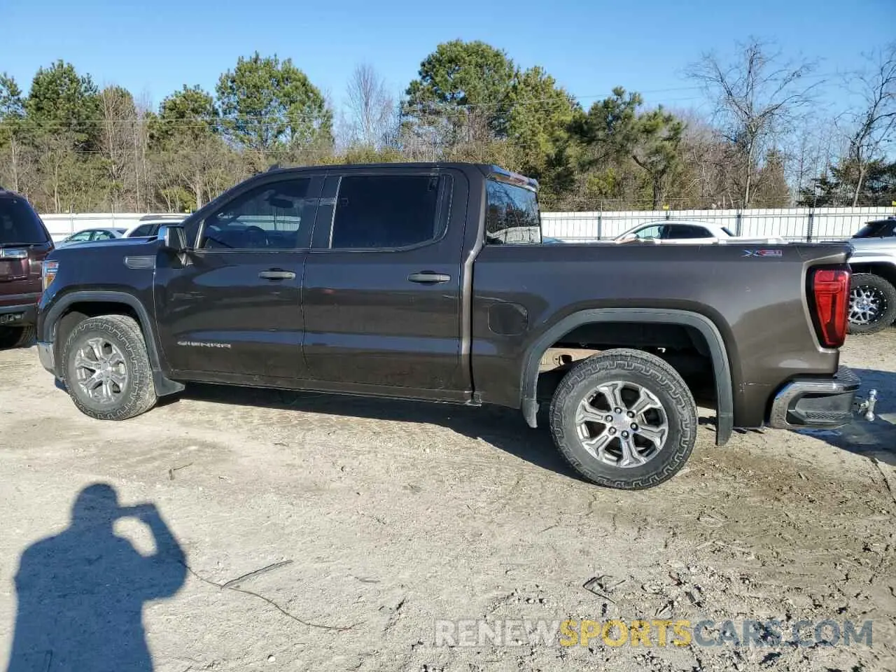 2 Photograph of a damaged car 3GTU9AEF0MG128069 GMC SIERRA 2021