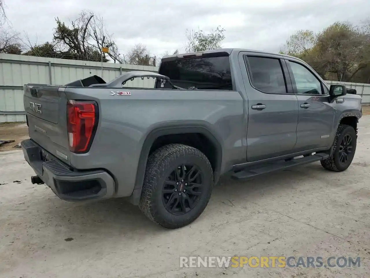 3 Photograph of a damaged car 3GTU9CED4MG445329 GMC SIERRA 2021