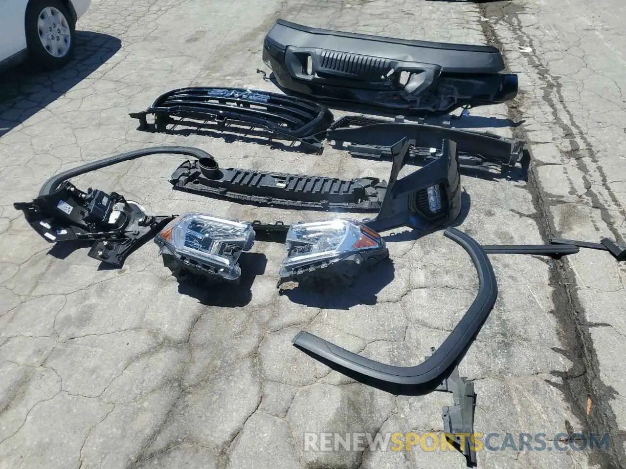 12 Photograph of a damaged car 3GTU9CED8MG406212 GMC SIERRA 2021