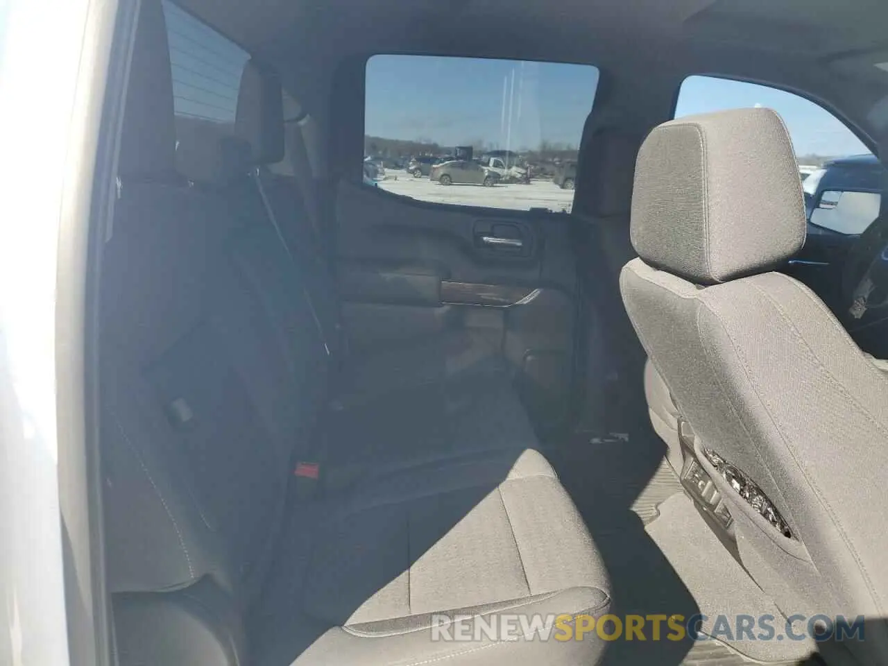 10 Photograph of a damaged car 3GTU9CET6MG367479 GMC SIERRA 2021