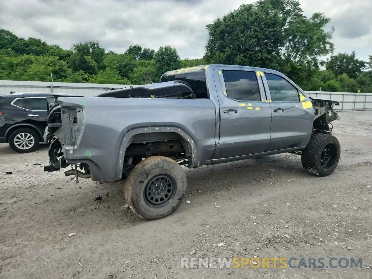 3 Photograph of a damaged car 3GTU9EET1MG334174 GMC SIERRA 2021