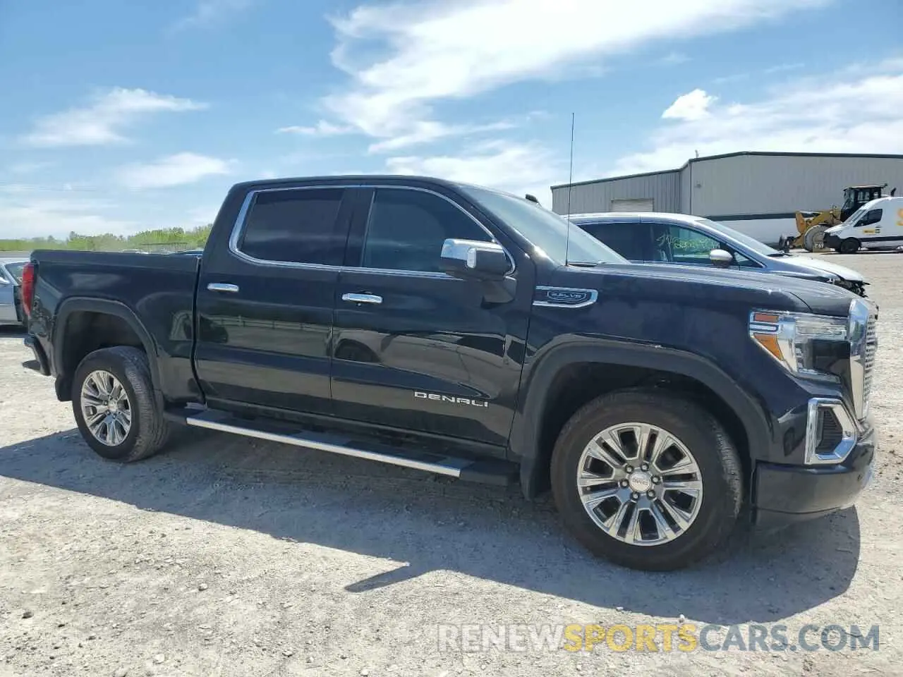 4 Photograph of a damaged car 3GTU9FEDXMG259781 GMC SIERRA 2021