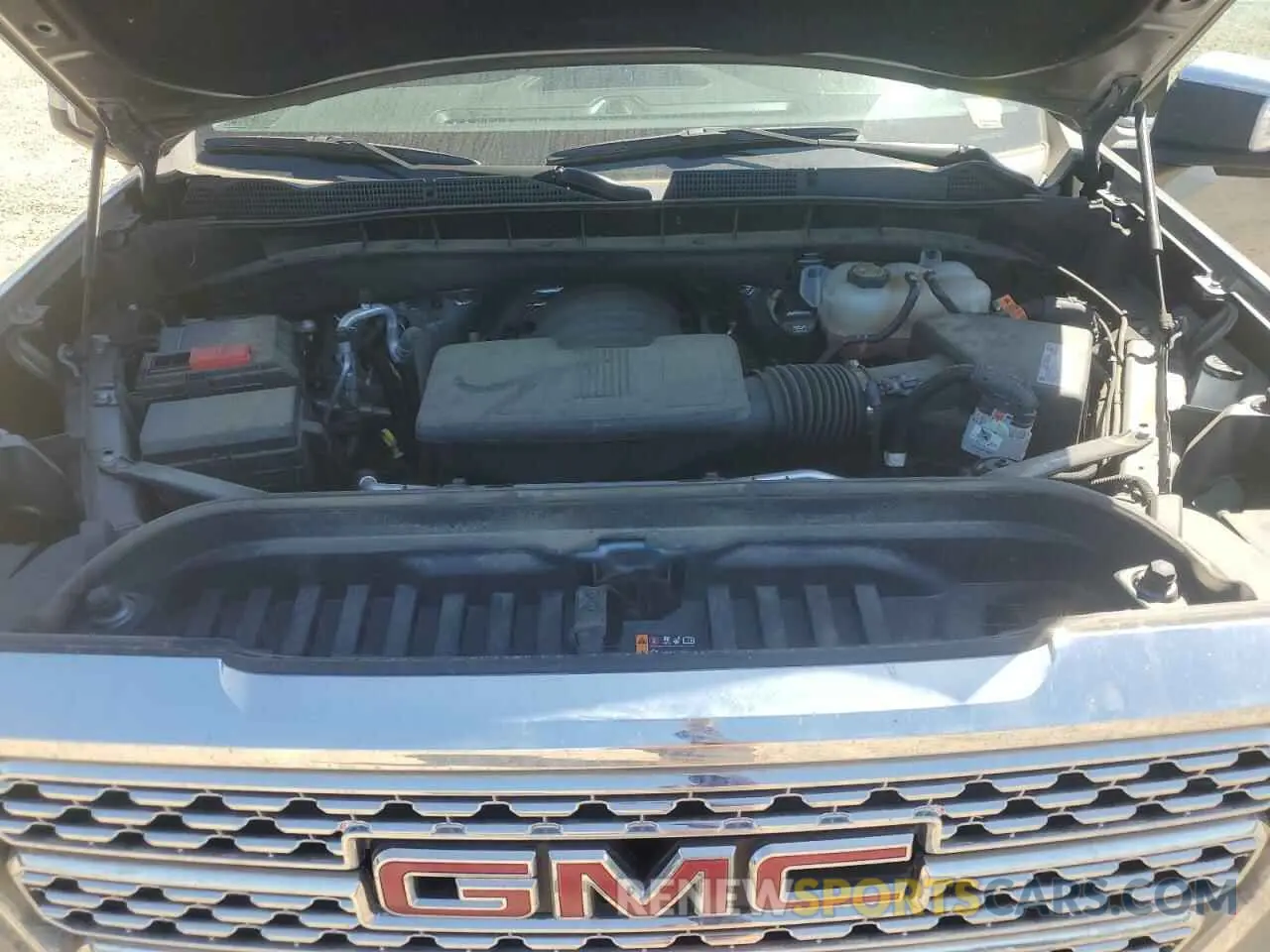 11 Photograph of a damaged car 3GTU9FEDXMG432425 GMC SIERRA 2021