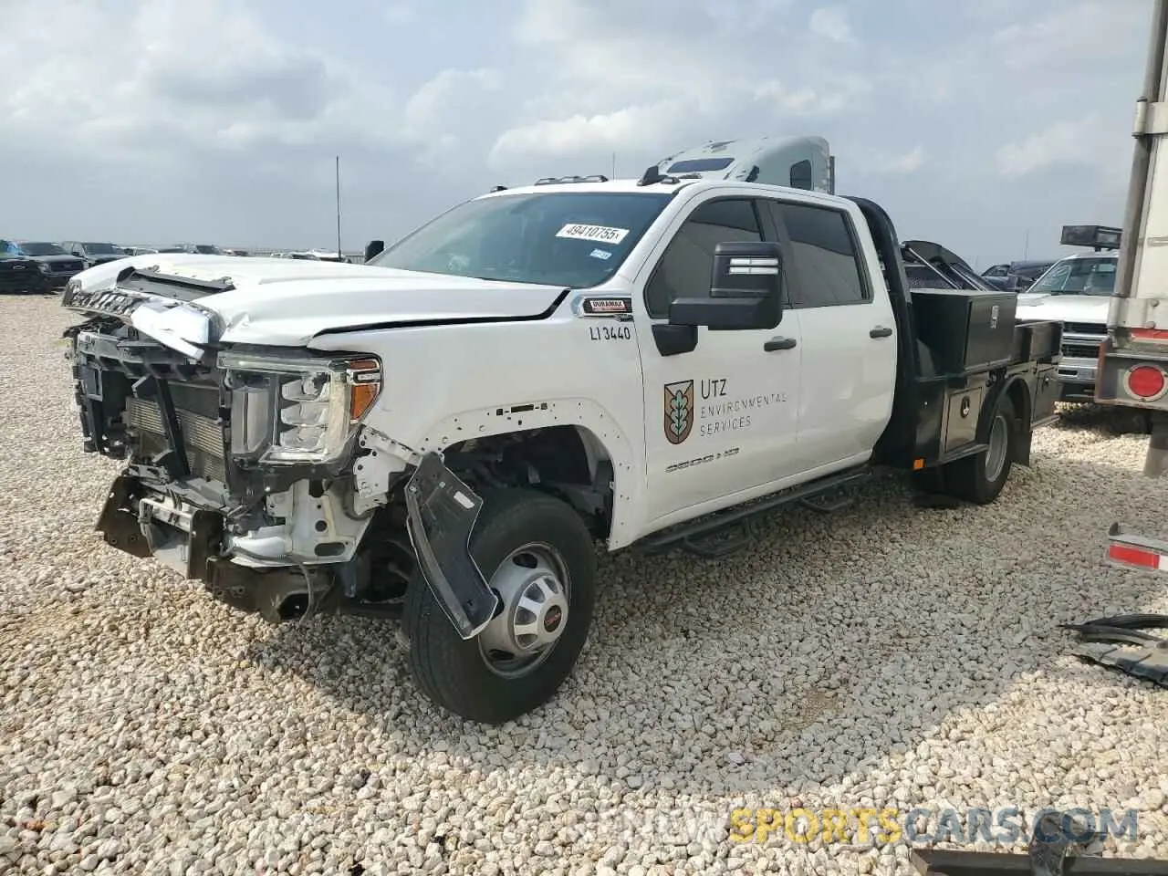 1 Photograph of a damaged car 1GD49SEY5NF337751 GMC SIERRA 2022
