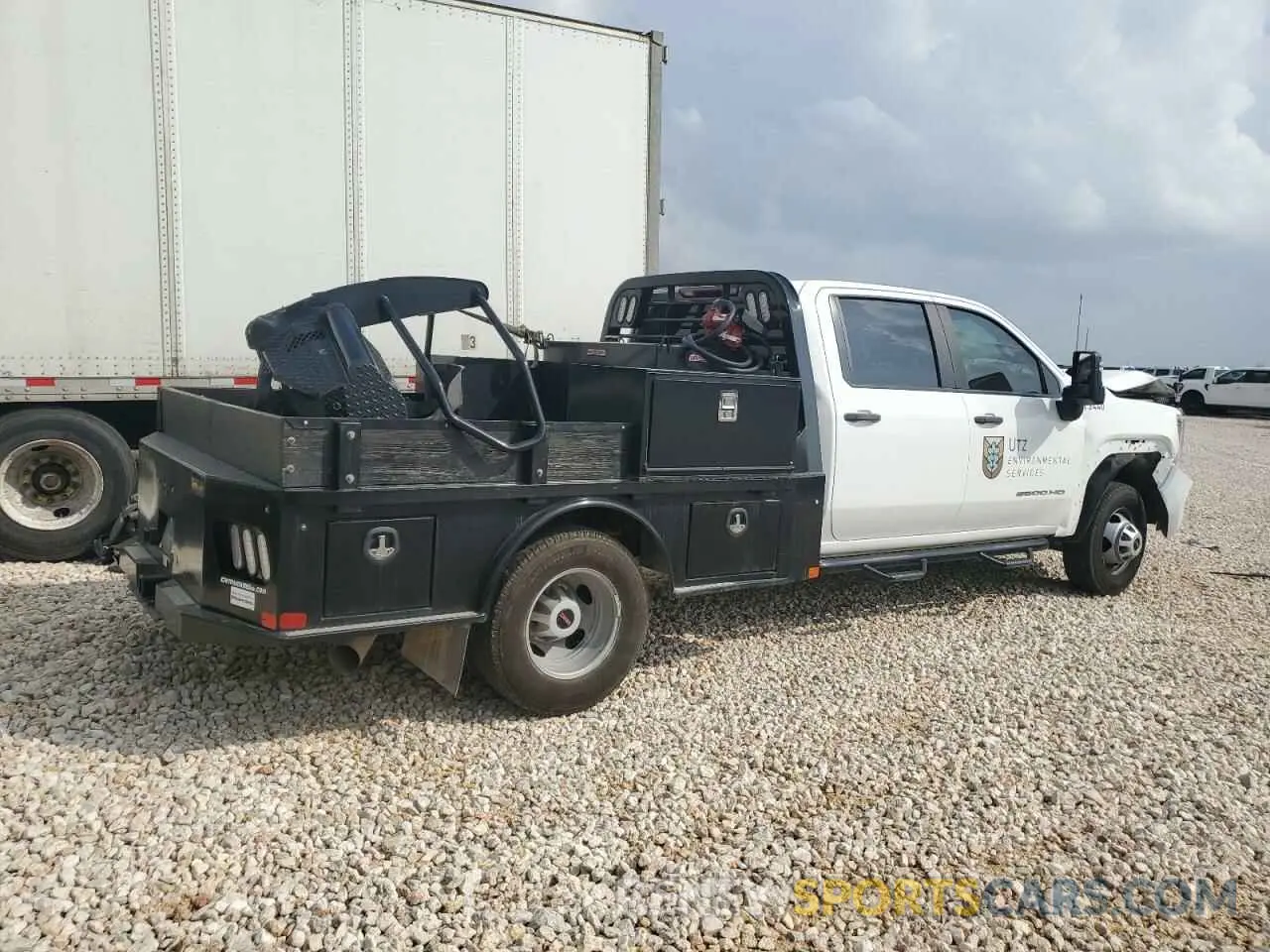 3 Photograph of a damaged car 1GD49SEY5NF337751 GMC SIERRA 2022