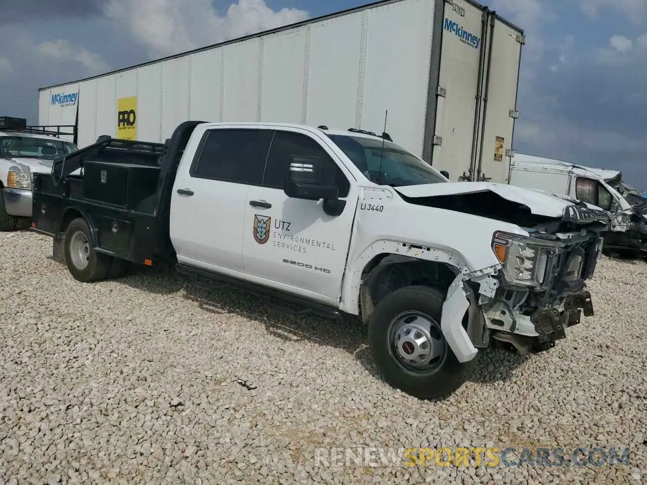 4 Photograph of a damaged car 1GD49SEY5NF337751 GMC SIERRA 2022