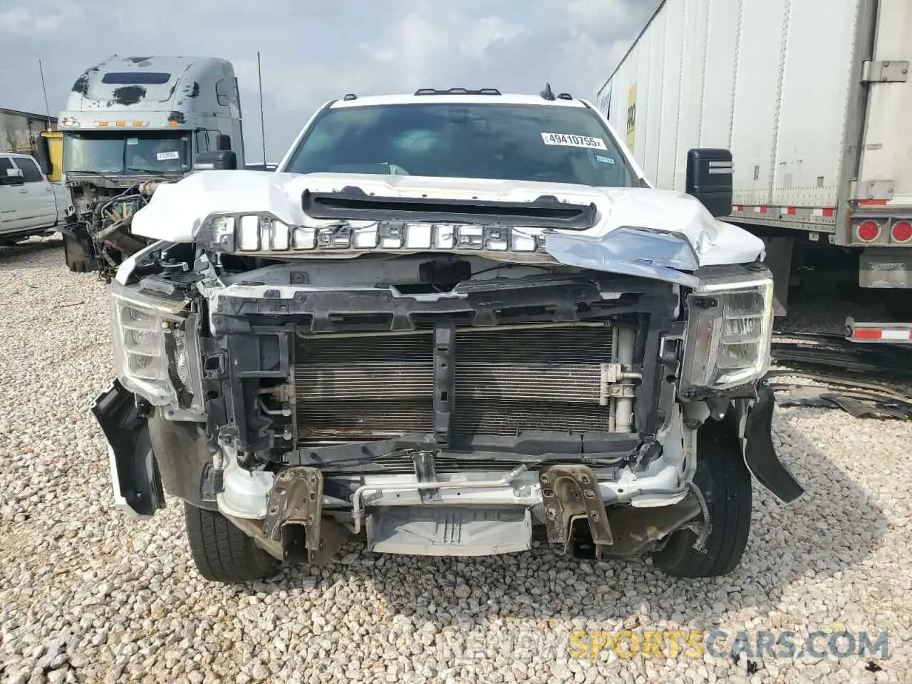 5 Photograph of a damaged car 1GD49SEY5NF337751 GMC SIERRA 2022
