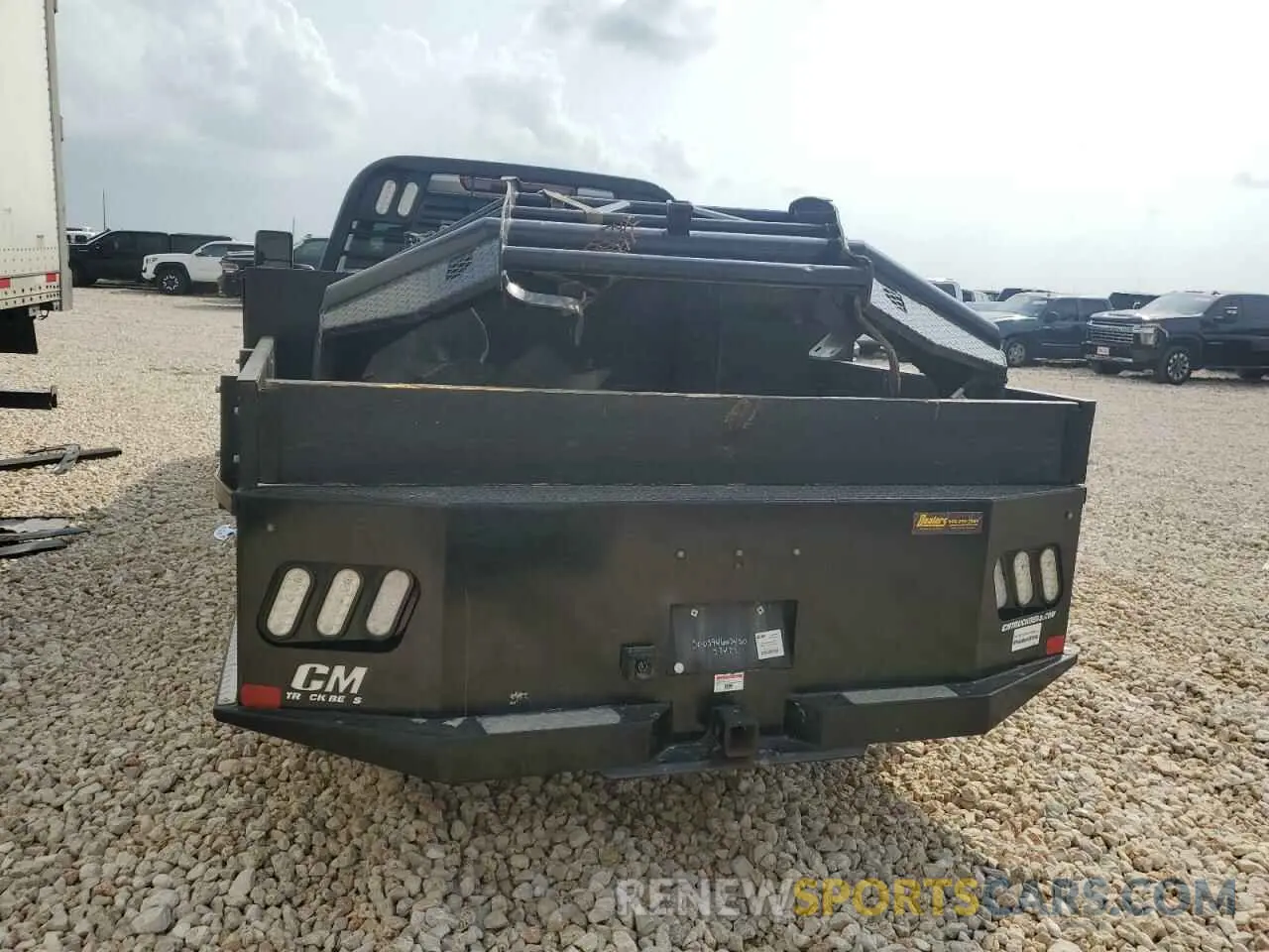 6 Photograph of a damaged car 1GD49SEY5NF337751 GMC SIERRA 2022
