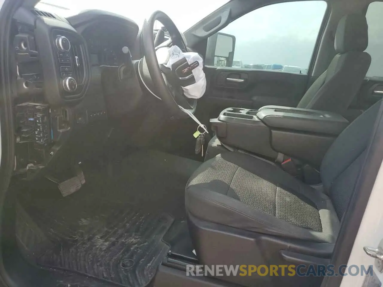 7 Photograph of a damaged car 1GD49SEY5NF337751 GMC SIERRA 2022